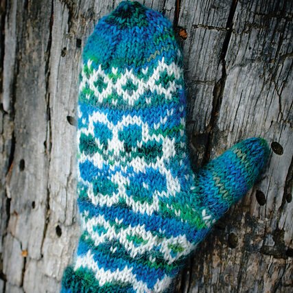 x-country mittens pattern blue green